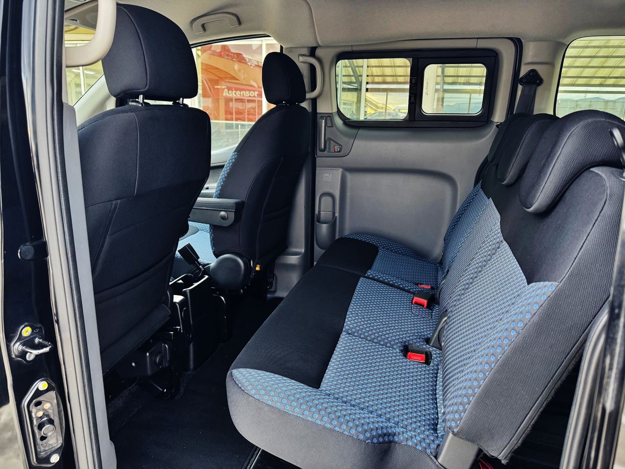 Foto Nissan NV250 8