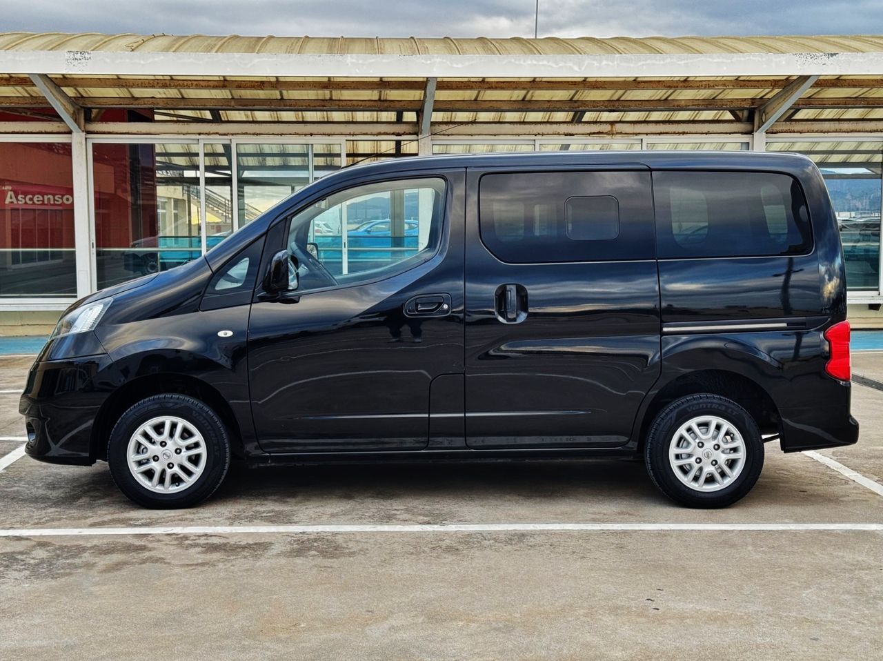 Foto Nissan NV250 9