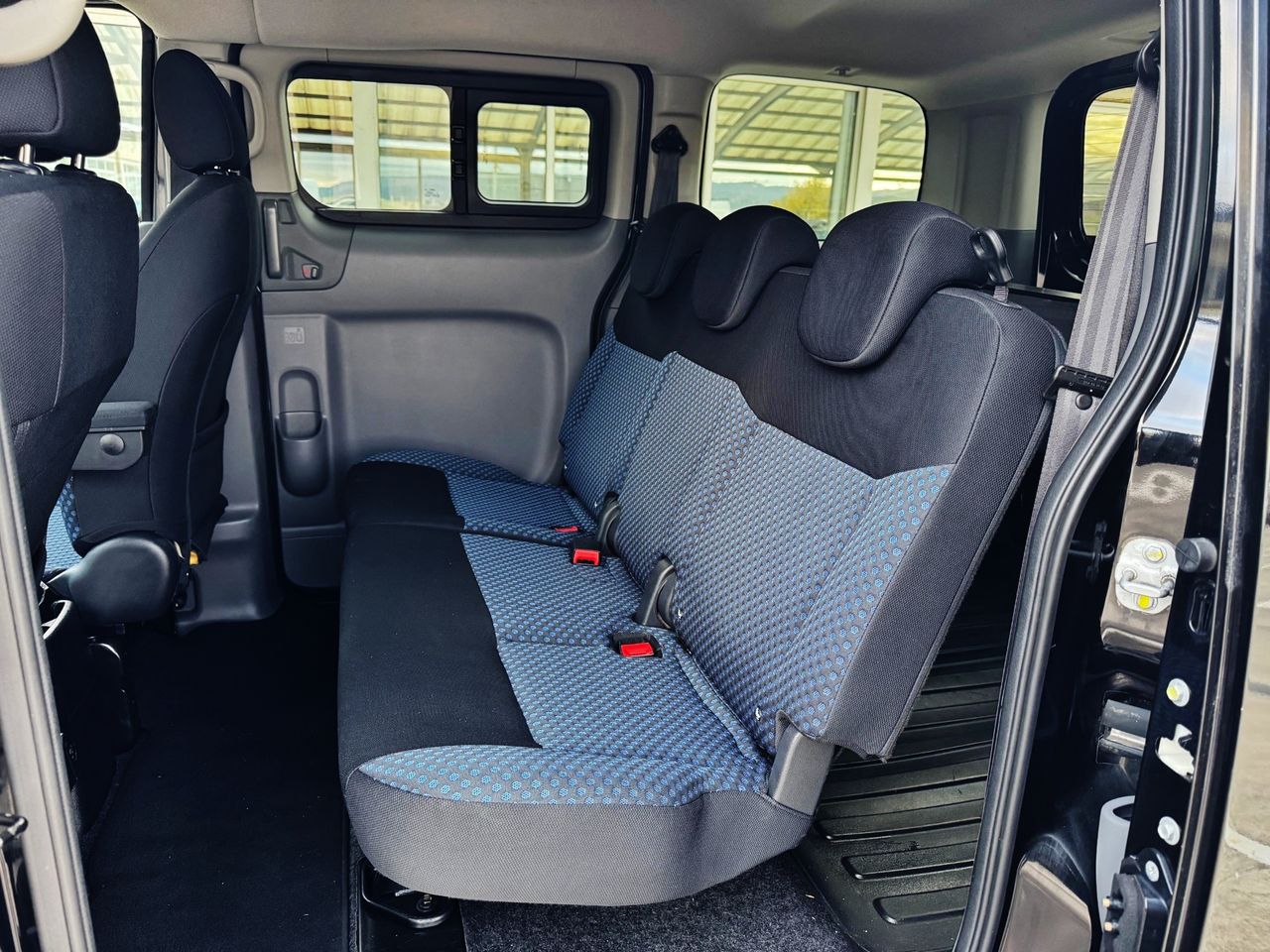 Foto Nissan NV250 10