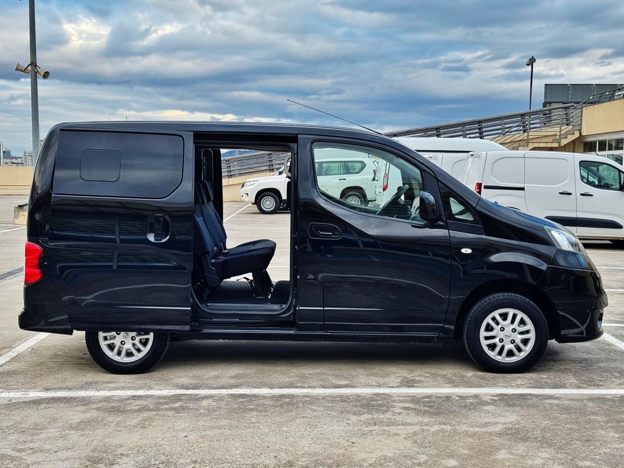 Foto Nissan NV250 11