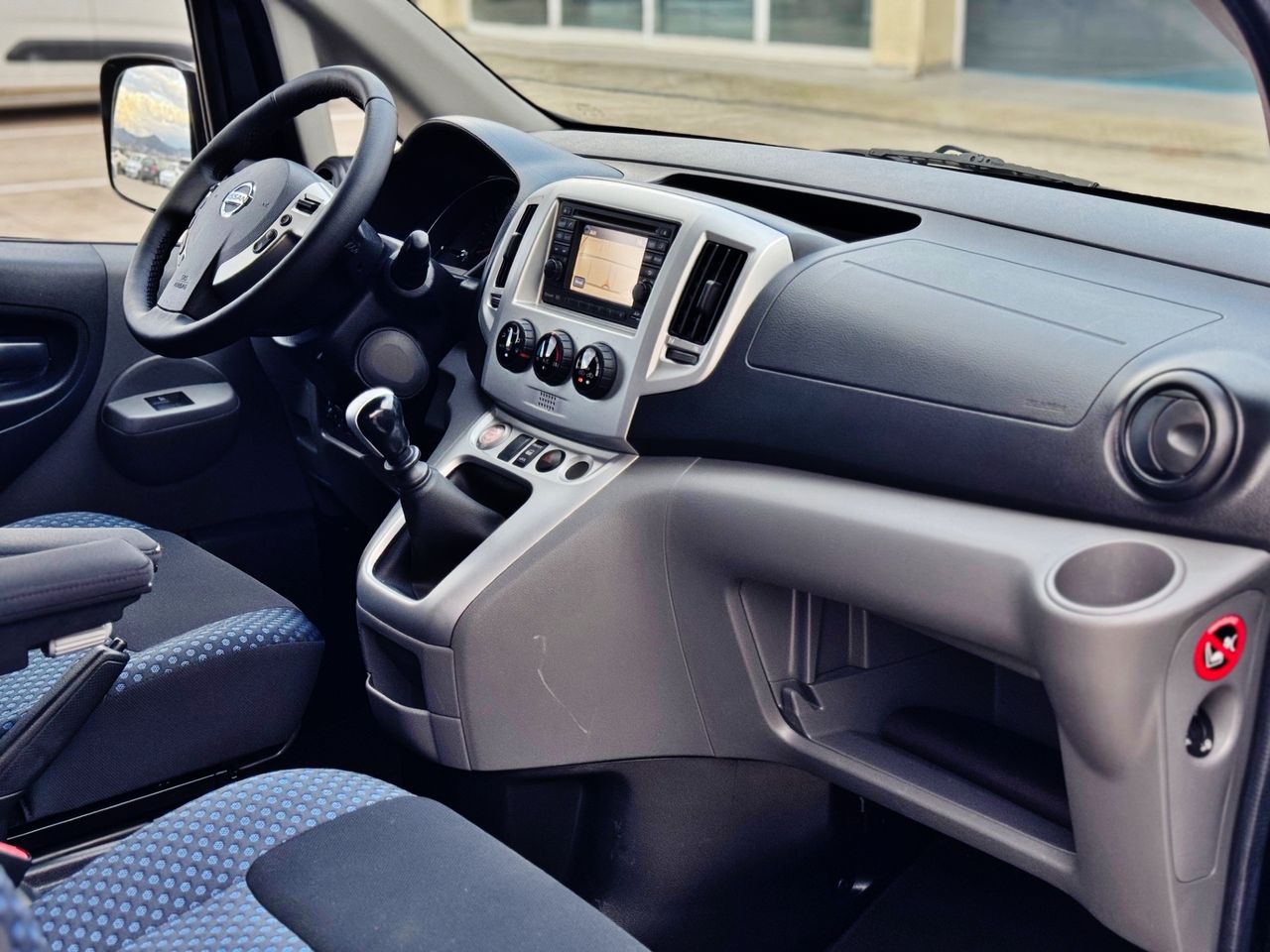 Foto Nissan NV250 25
