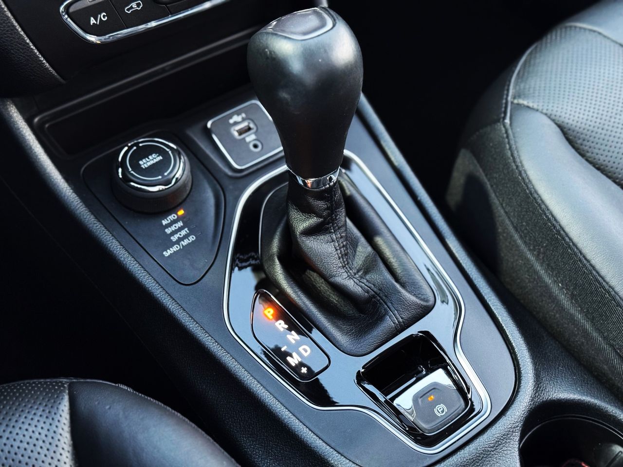 Foto Jeep Cherokee 32