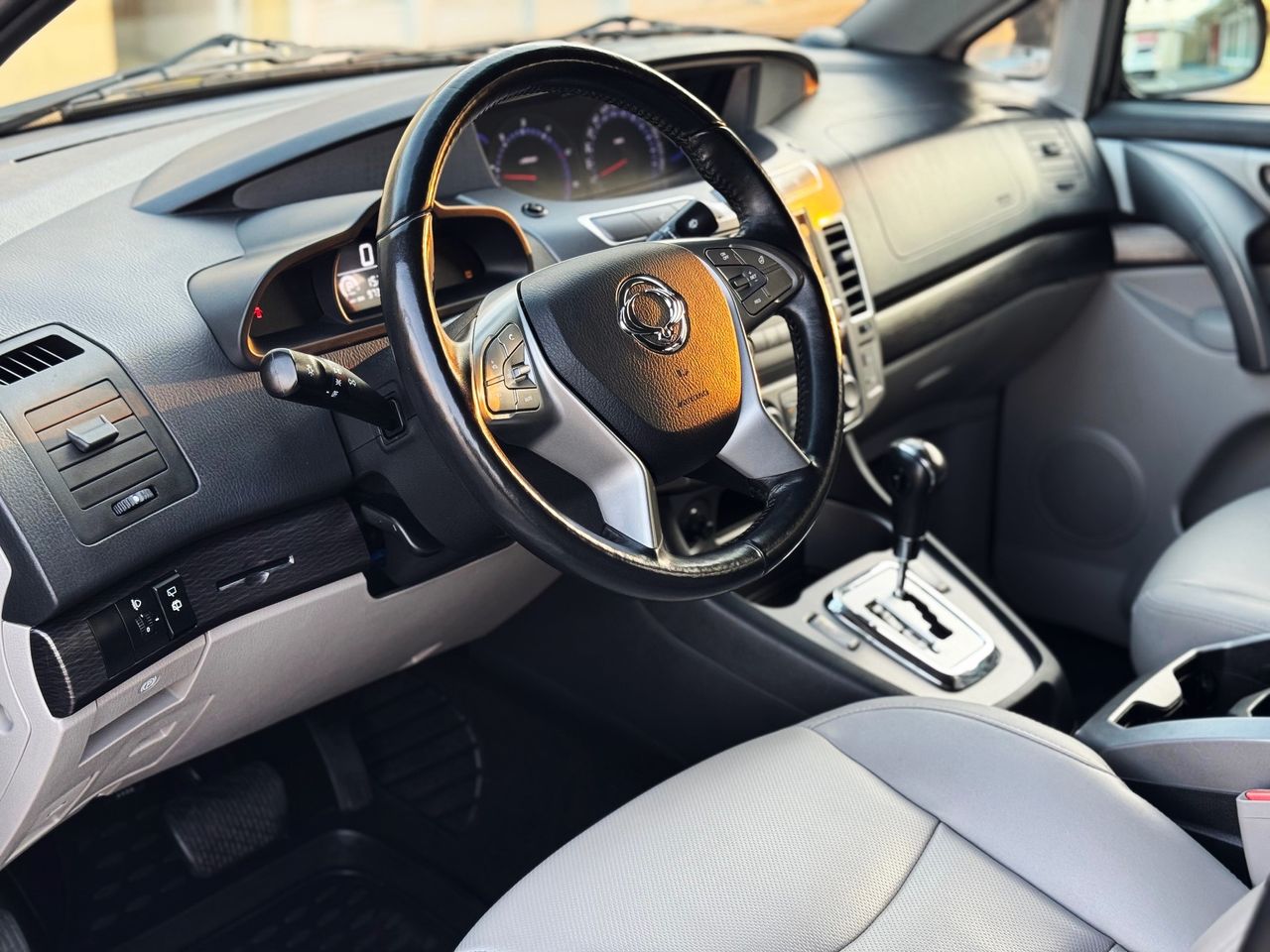 Foto SsangYong Rodius 2