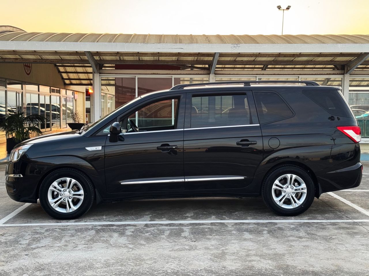 Foto SsangYong Rodius 9