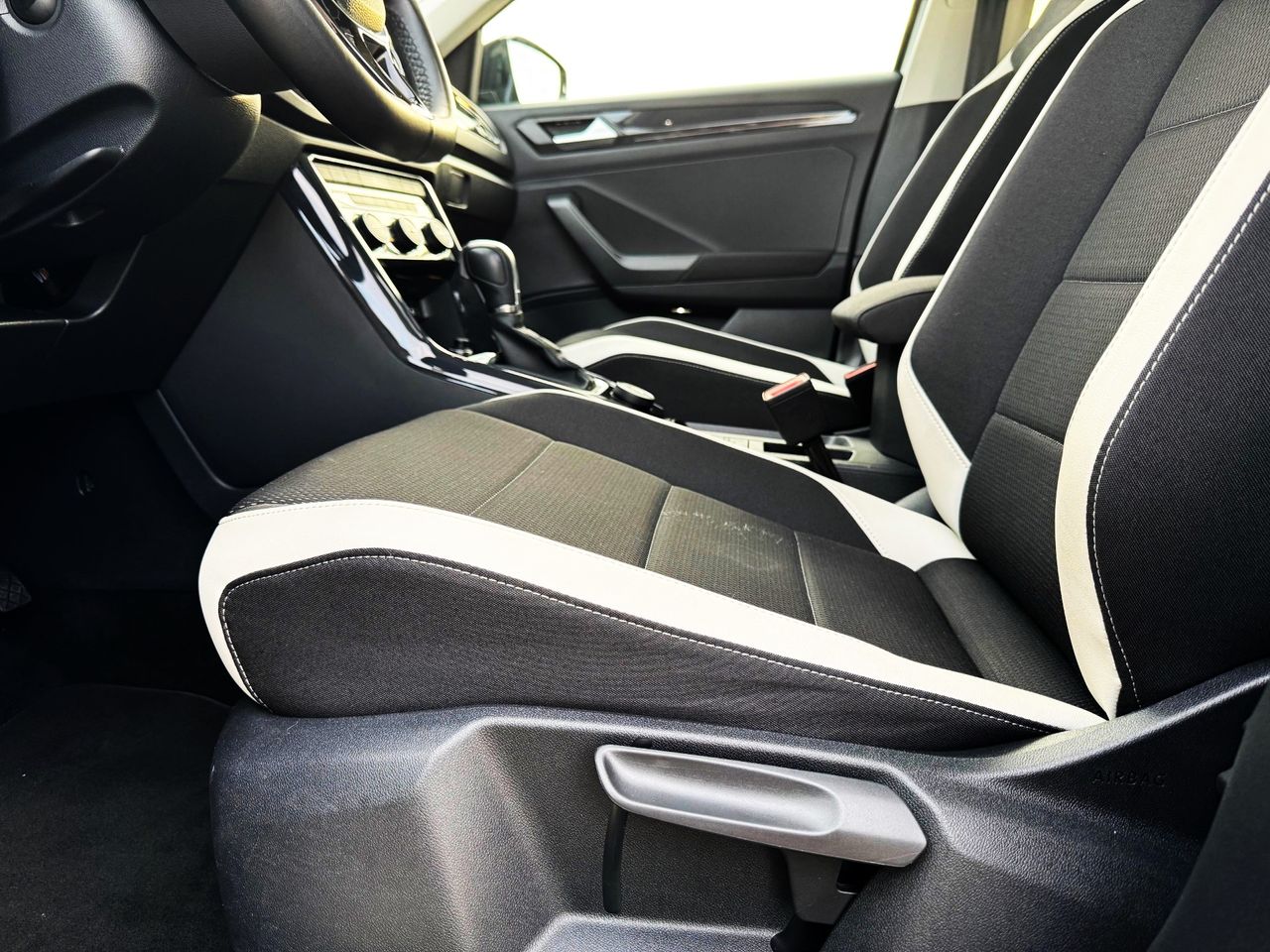 Foto Volkswagen T-Roc 6