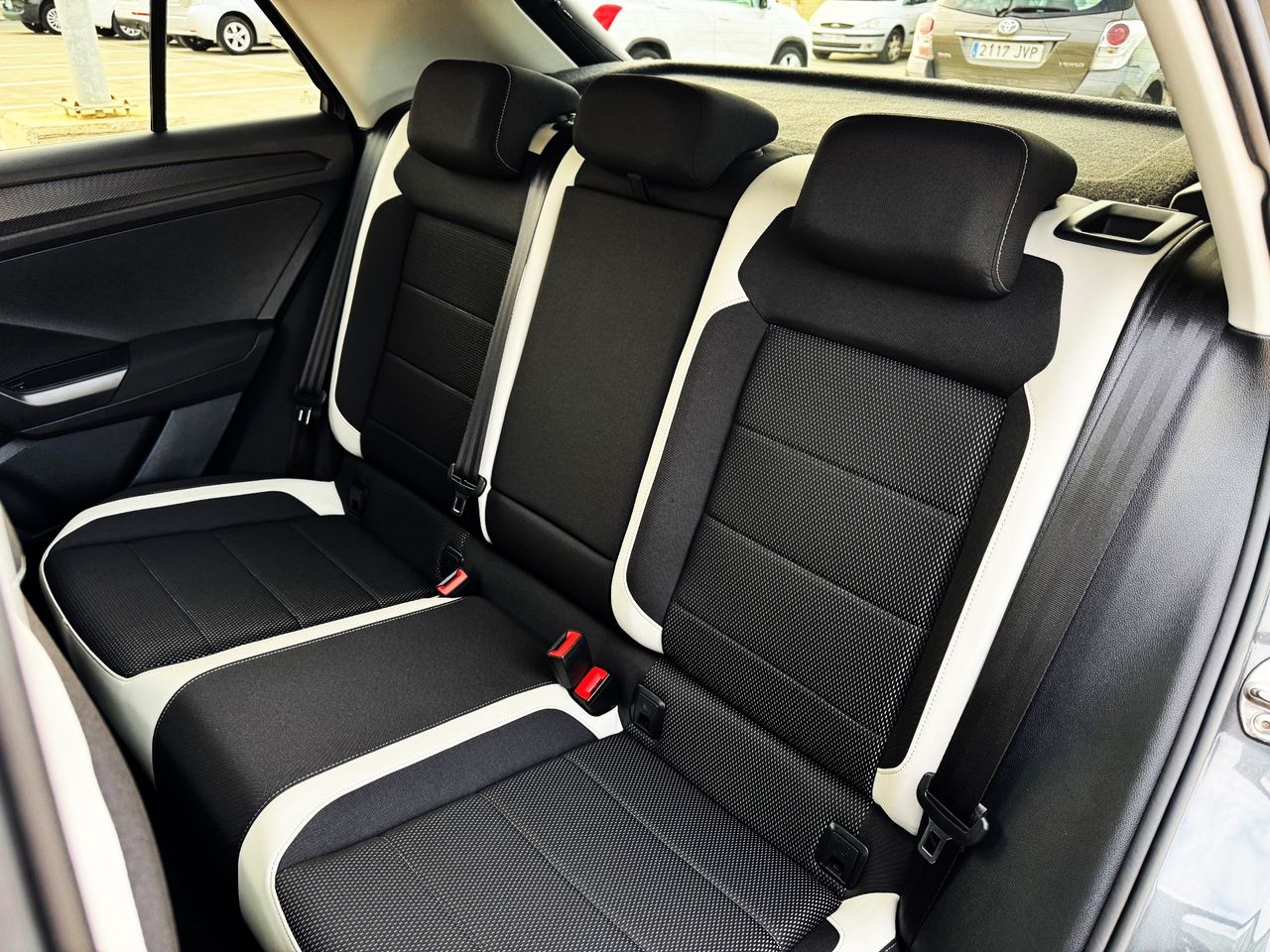 Foto Volkswagen T-Roc 10