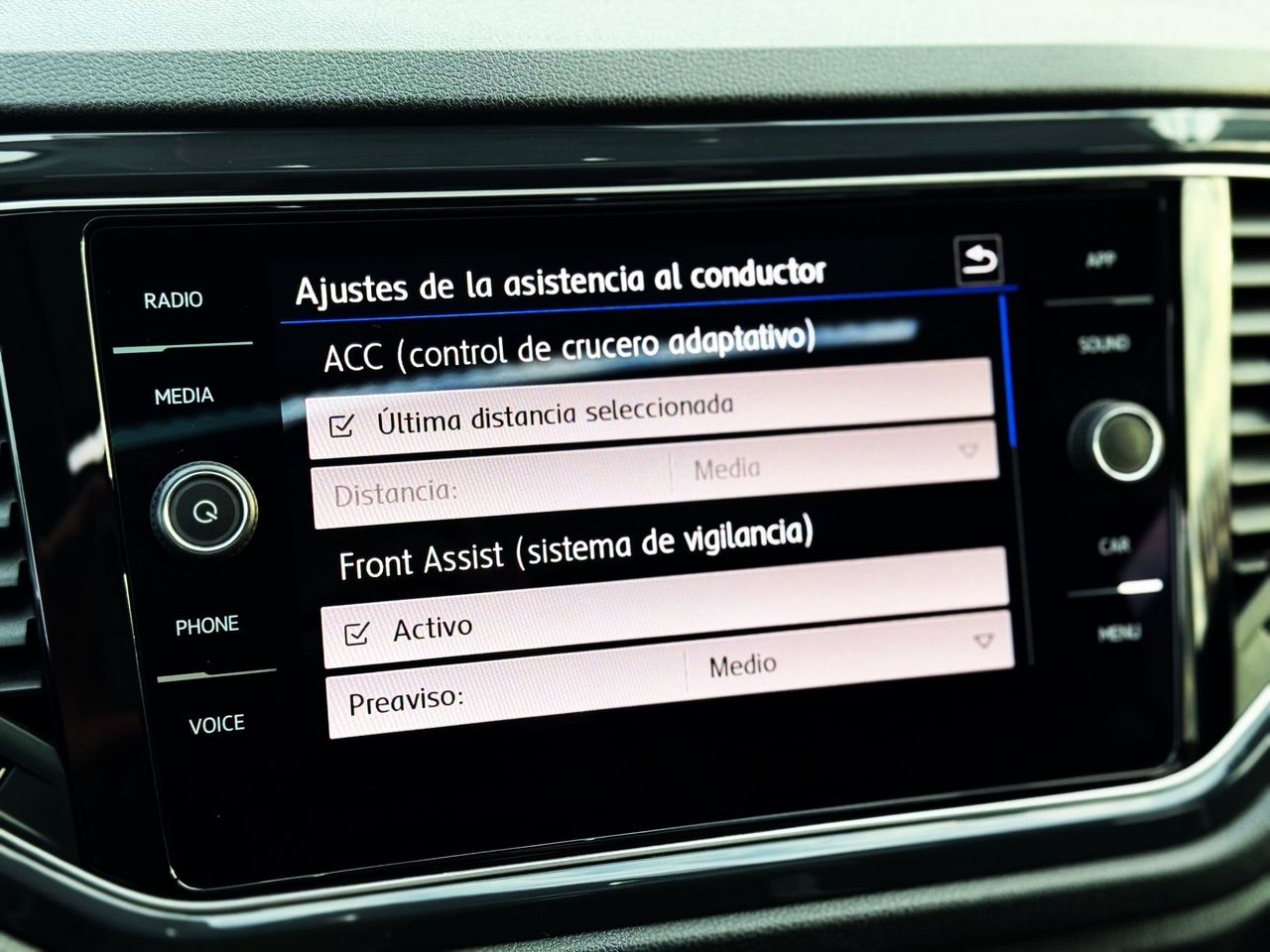 Foto Volkswagen T-Roc 25