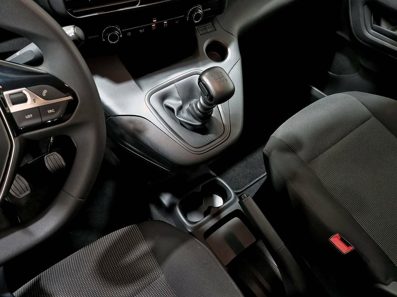 Foto Peugeot Rifter 31