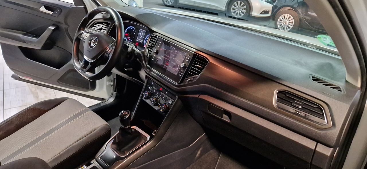Foto Volkswagen T-Roc 13