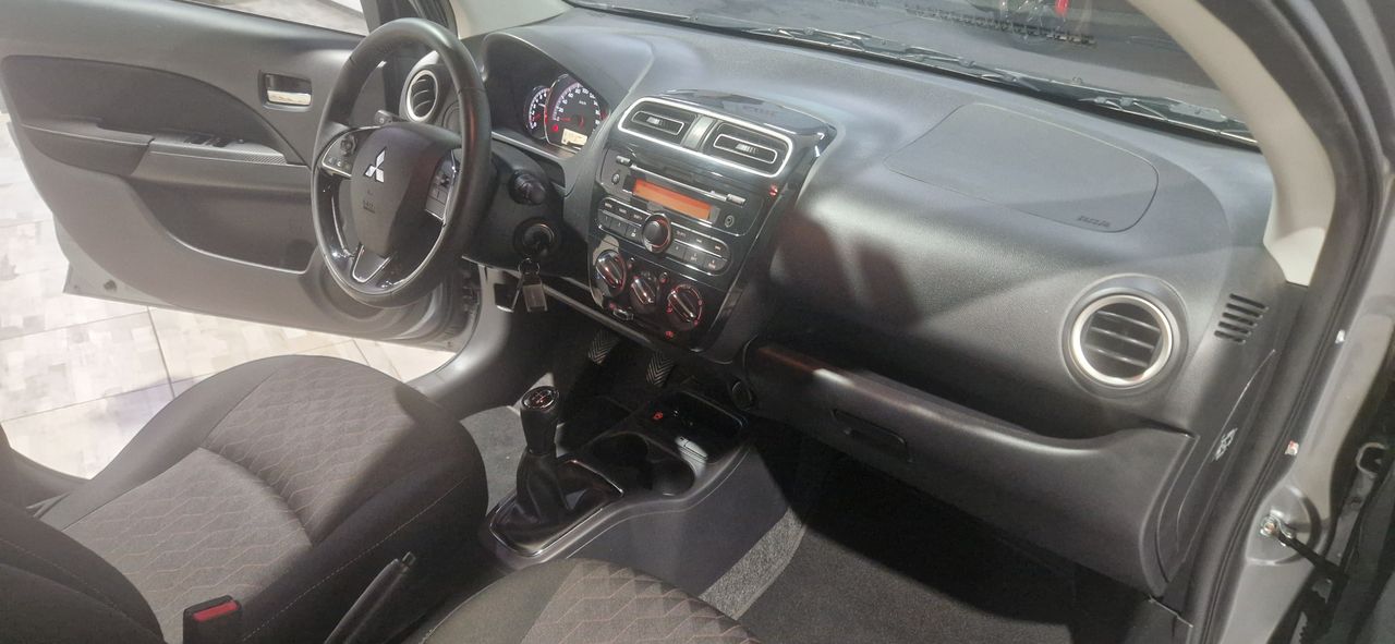 Foto Mitsubishi Space Star 13