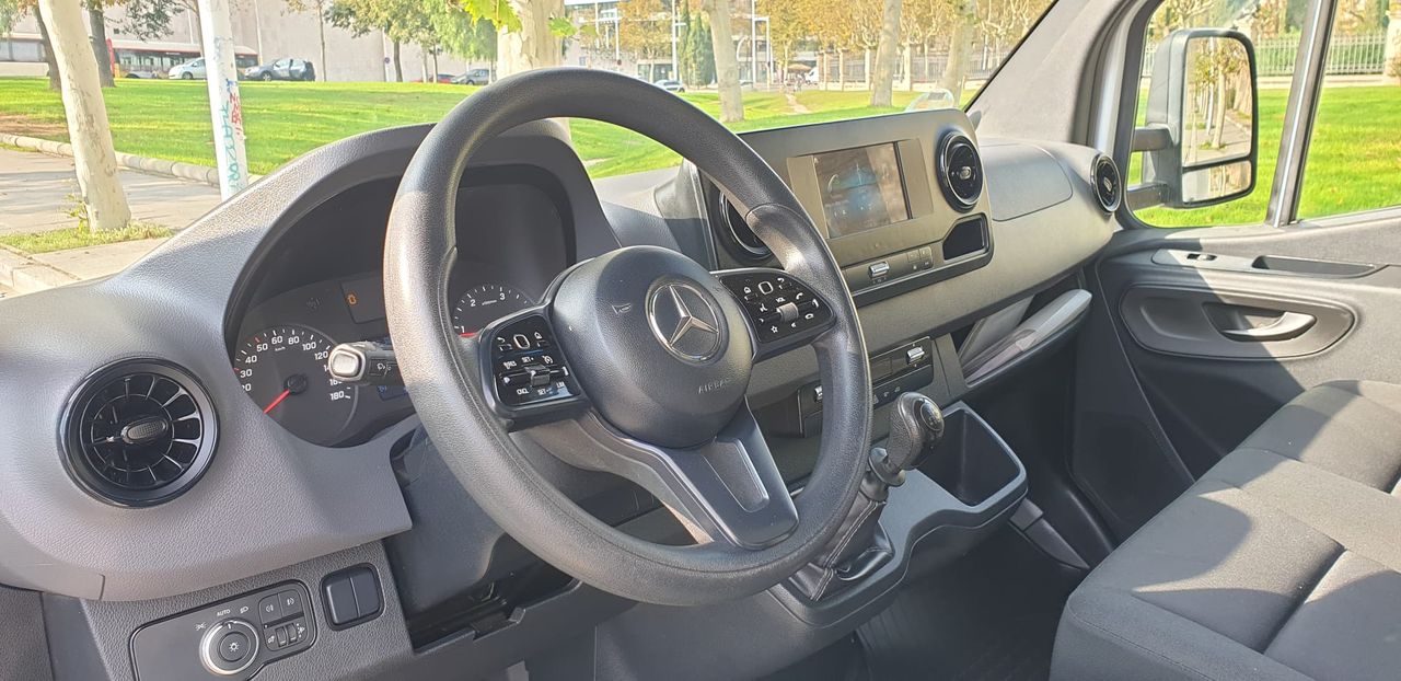 Foto Mercedes-Benz Sprinter 8