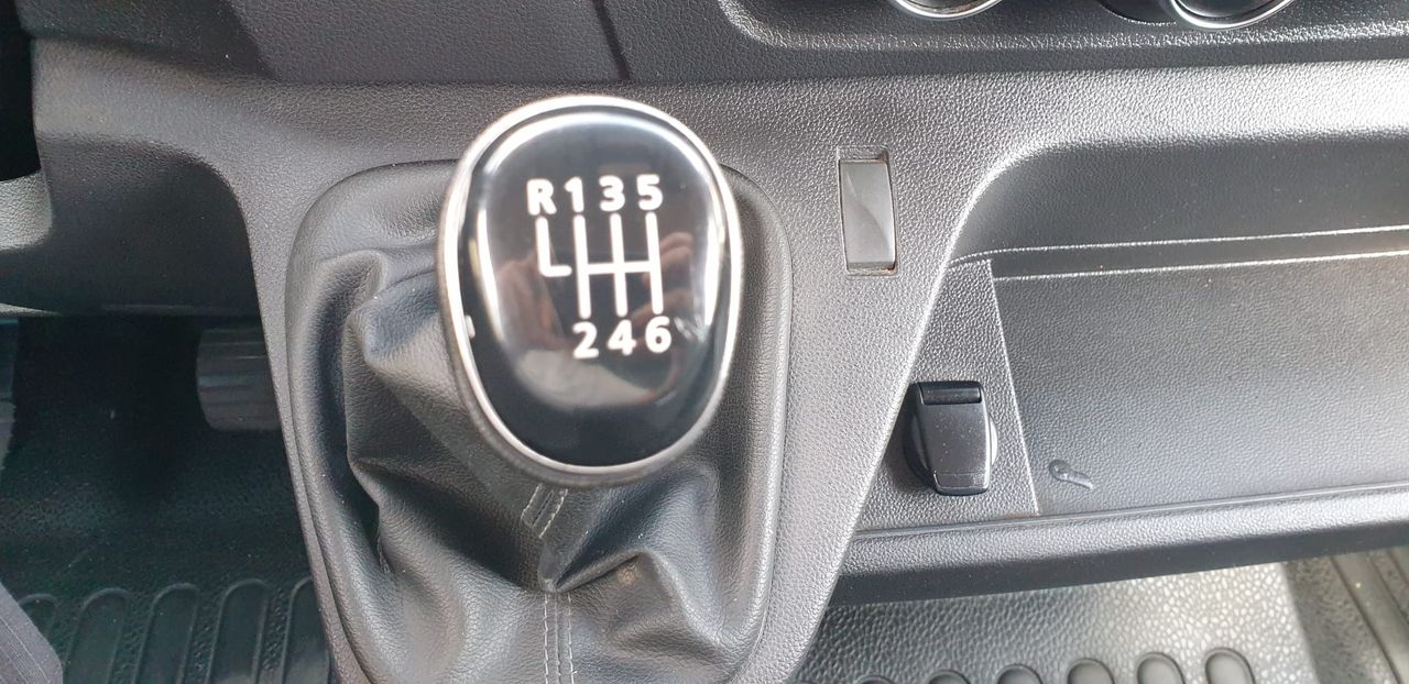 Foto Nissan NV400 13