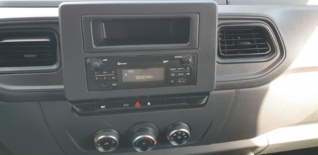 Foto Nissan NV400 14