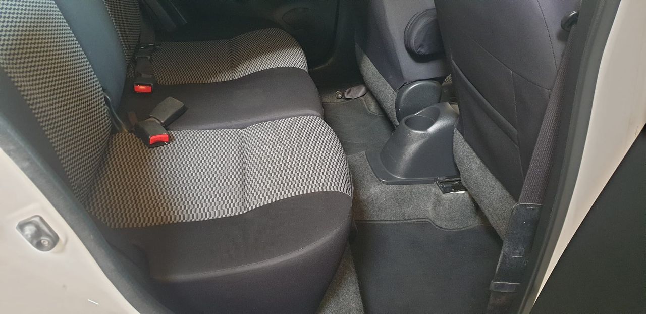 Foto Nissan Micra 10
