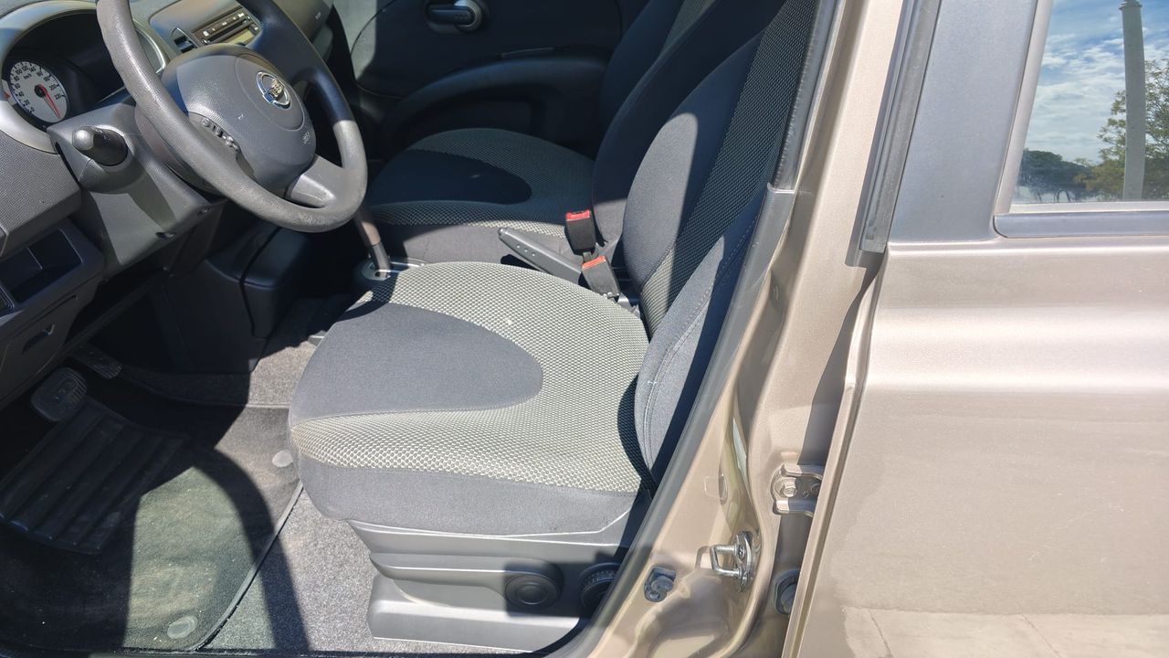 Foto Nissan Micra 14