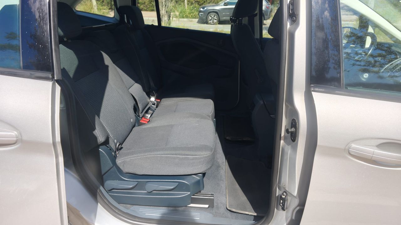 Foto Ford Grand C-MAX 19