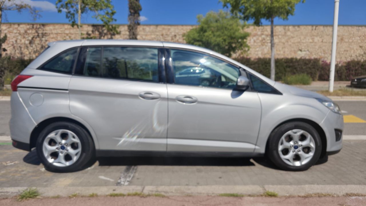 Foto Ford Grand C-MAX 23