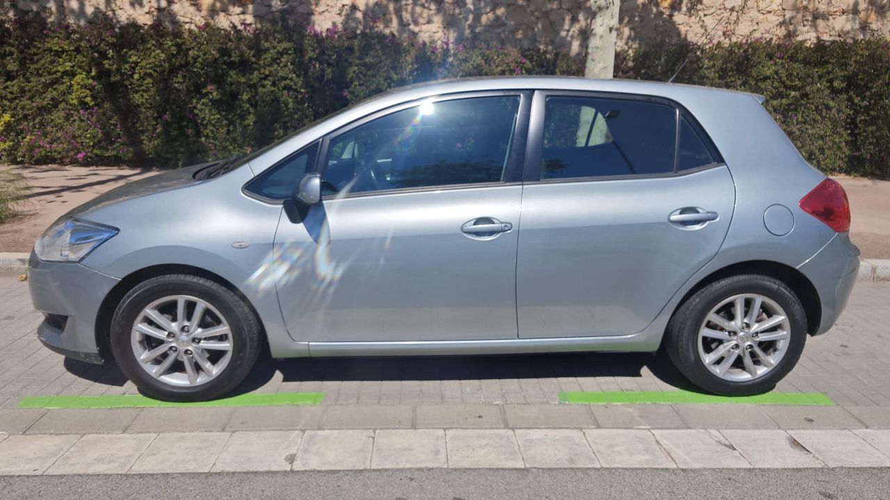 Foto Toyota Auris 12