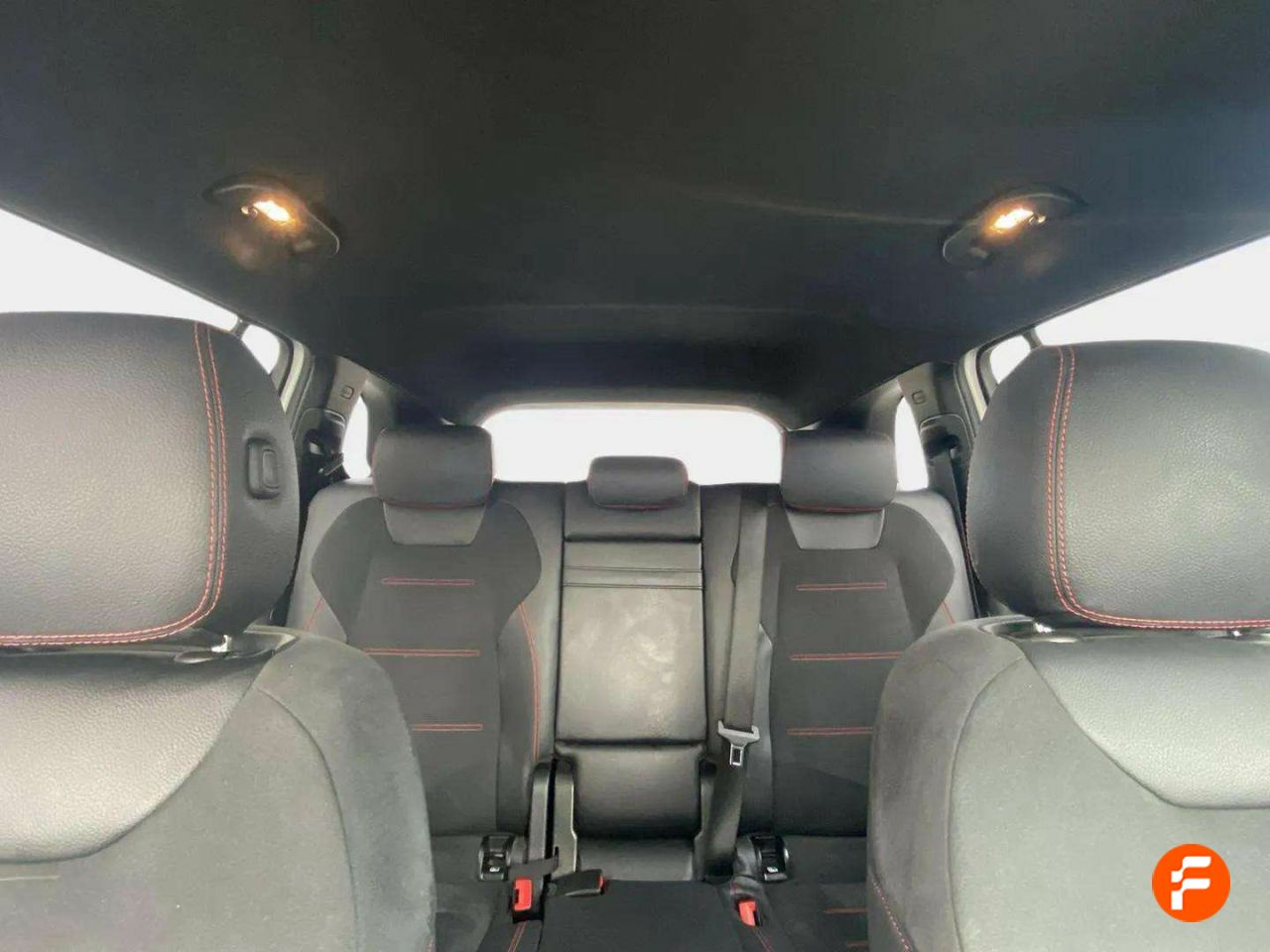 Foto Mercedes-Benz Clase GLB 16