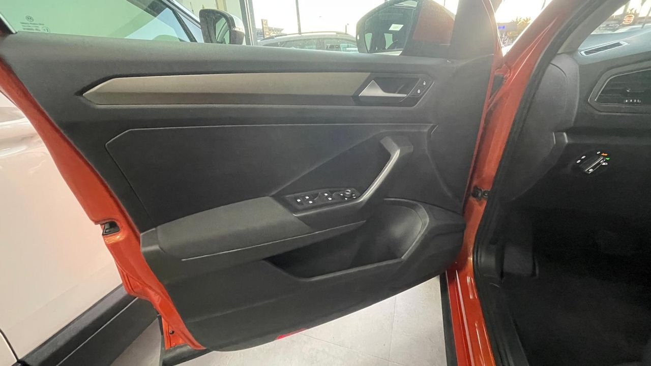 Foto Volkswagen T-Roc 16