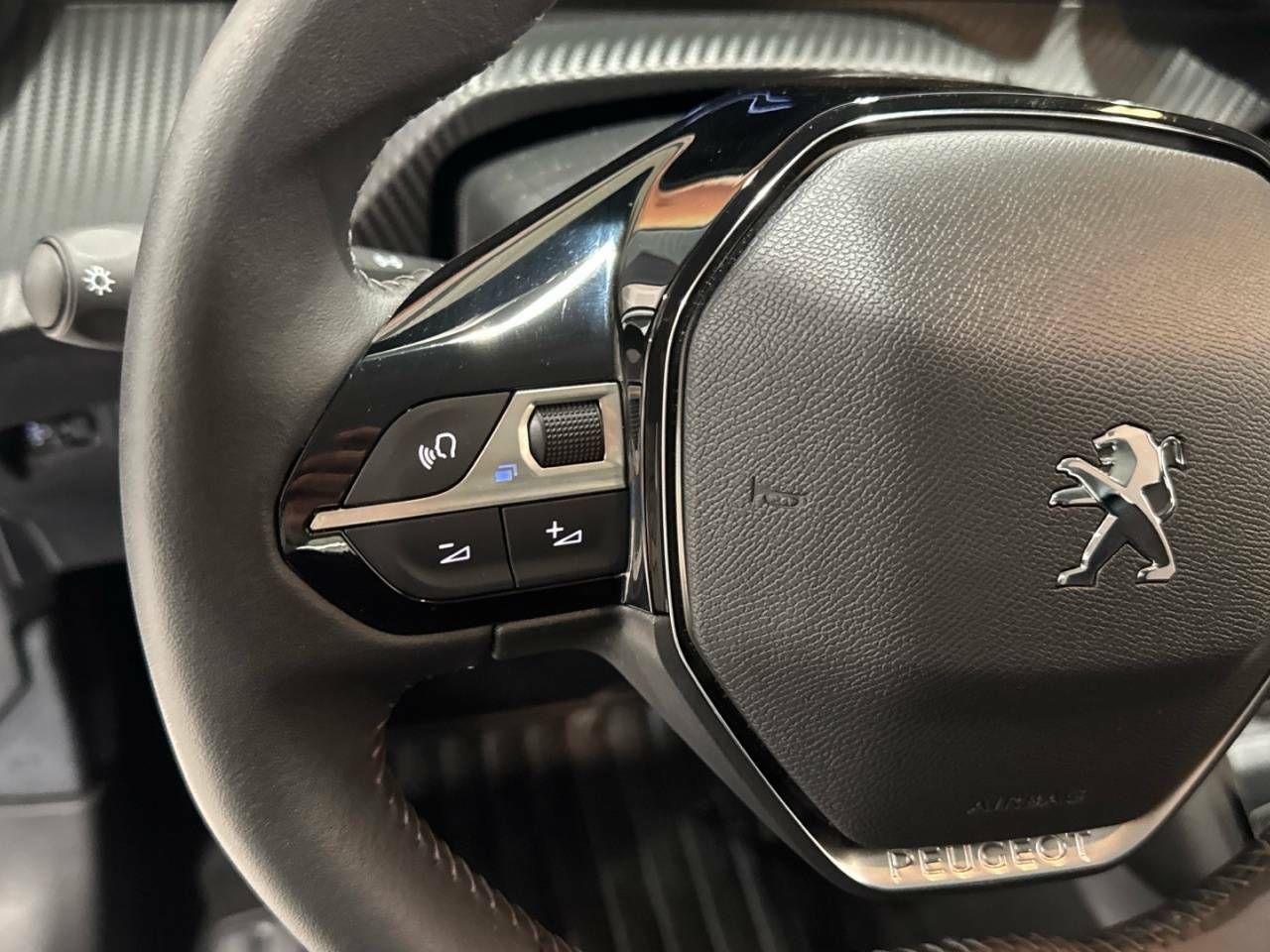 Foto Peugeot 208 8