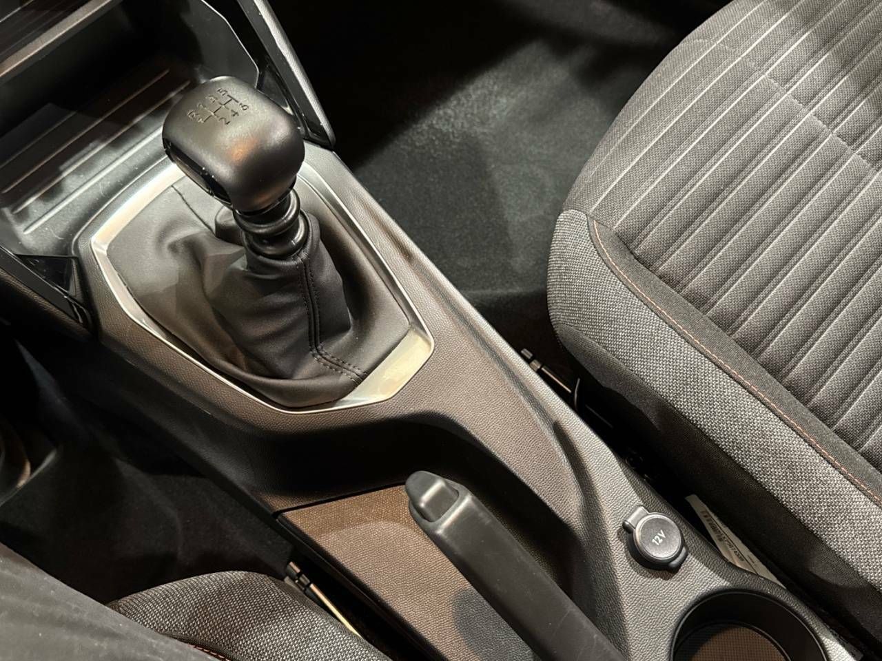 Foto Peugeot 208 11