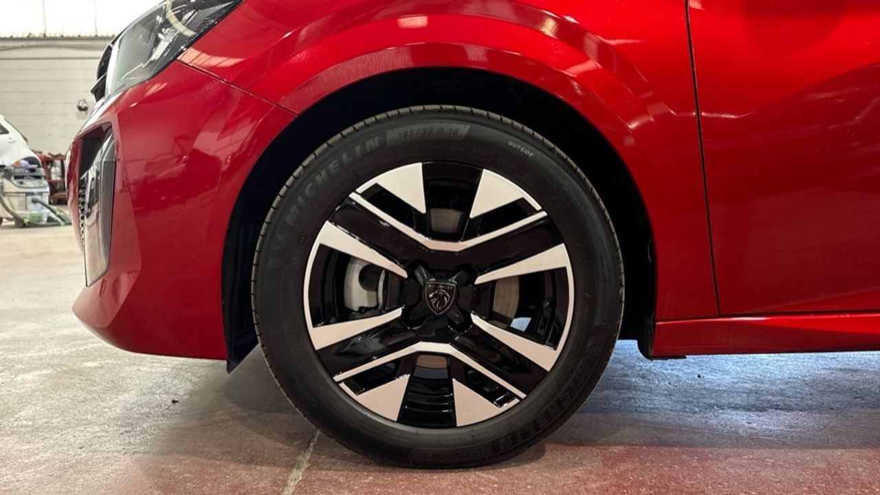 Foto Peugeot 208 13
