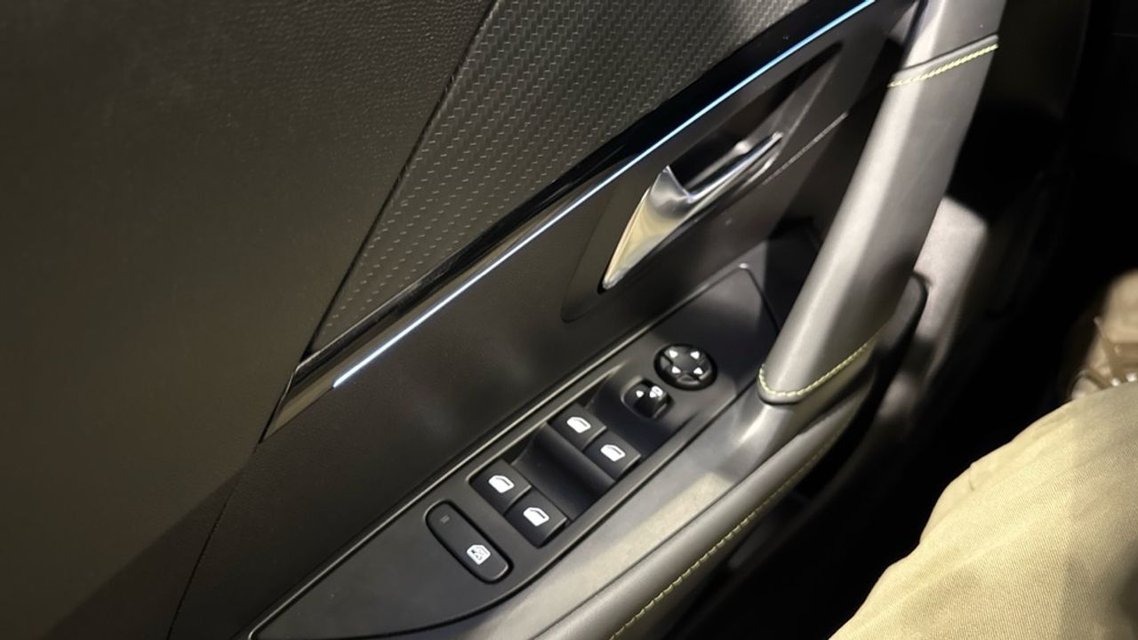 Foto Peugeot 208 38