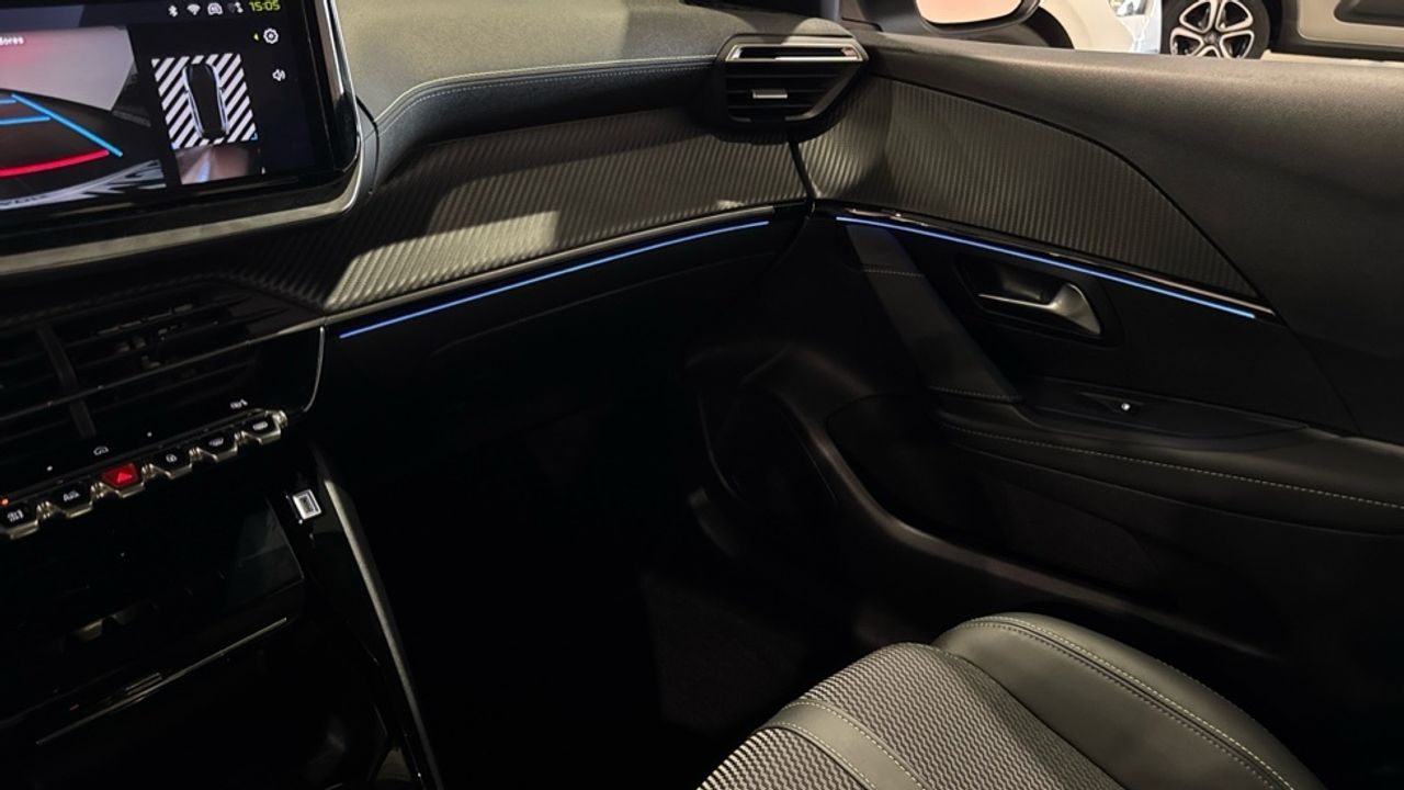 Foto Peugeot 208 32