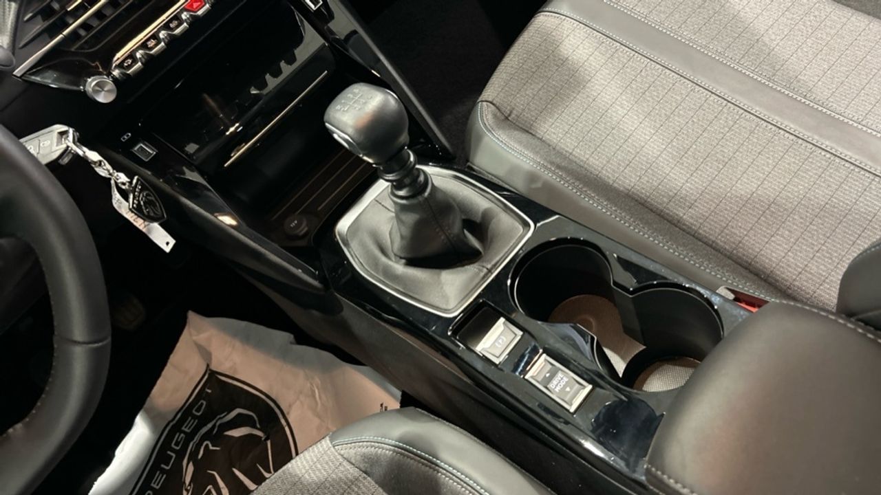 Foto Peugeot 208 14