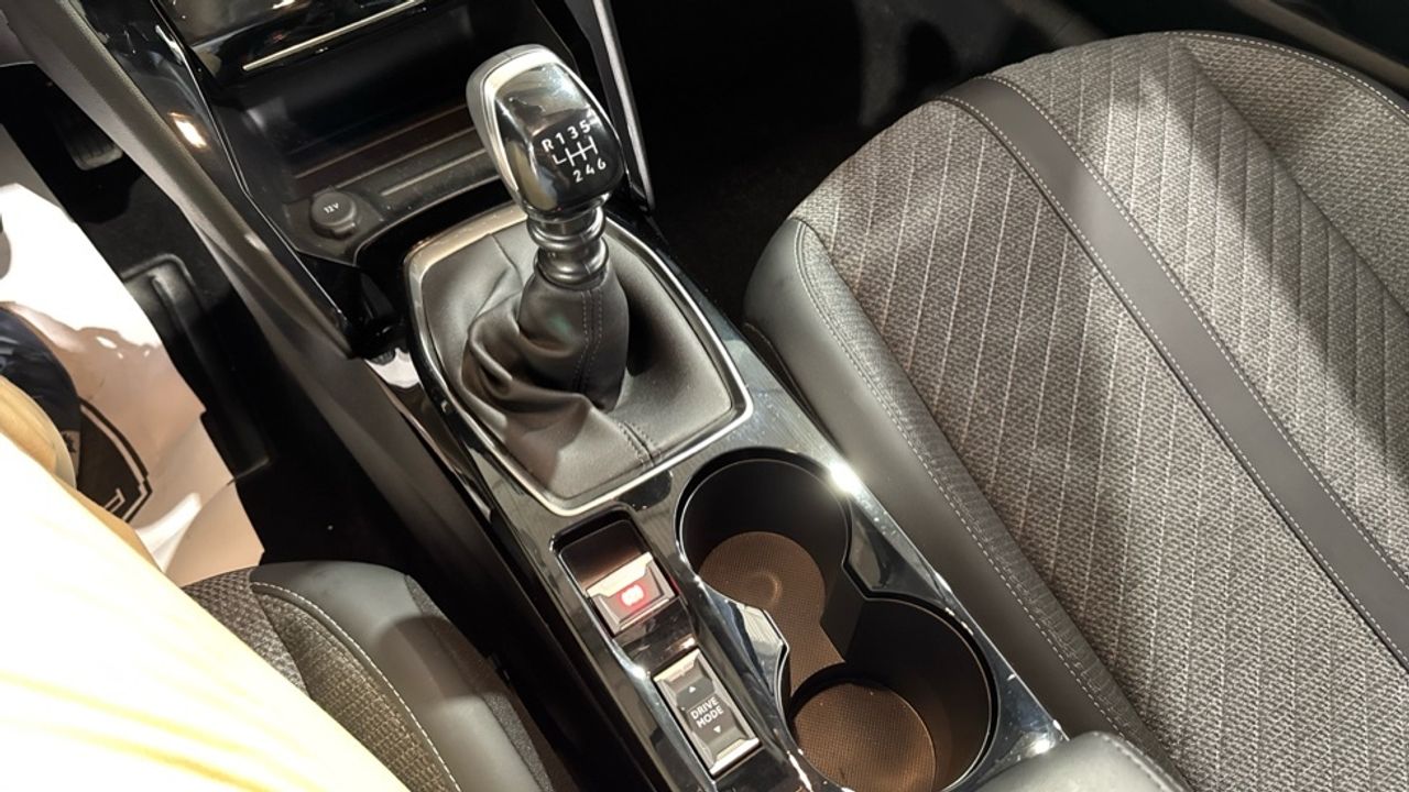 Foto Peugeot 208 14