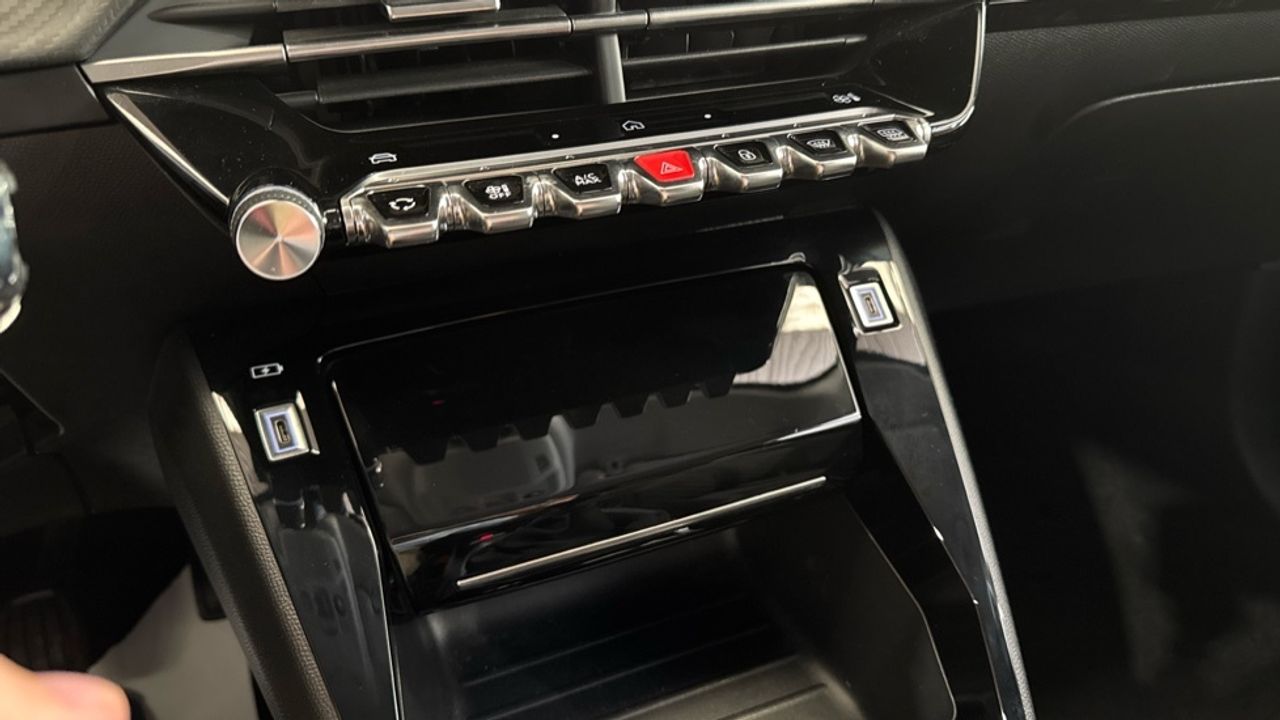 Foto Peugeot 208 28