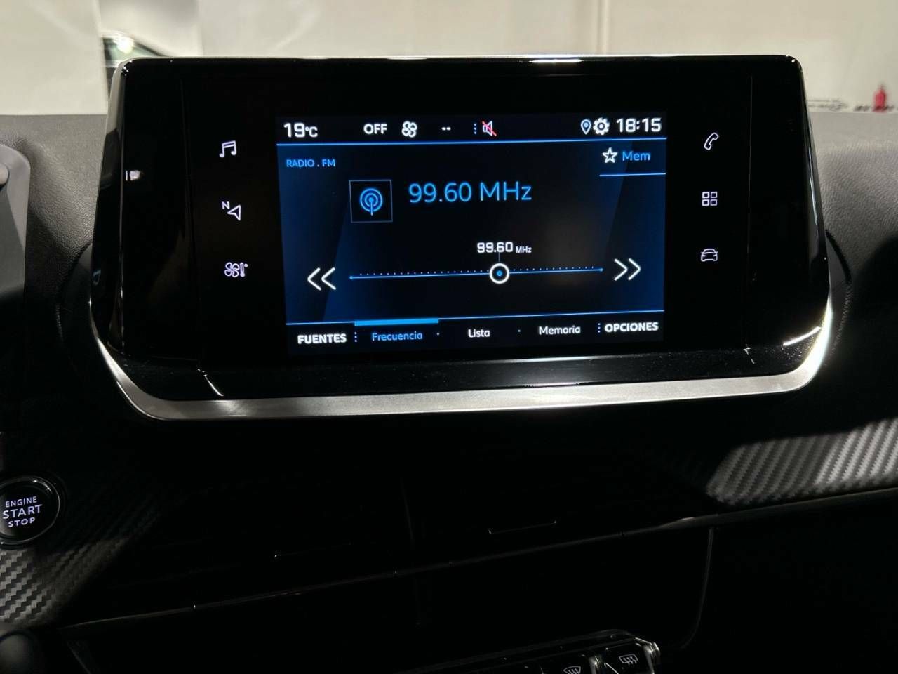 Foto Peugeot 208 12