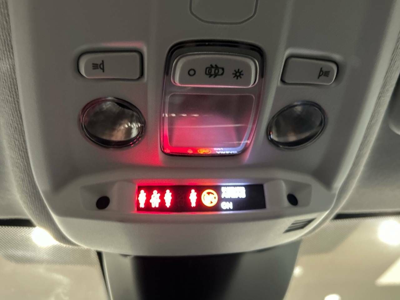 Foto Peugeot 208 14