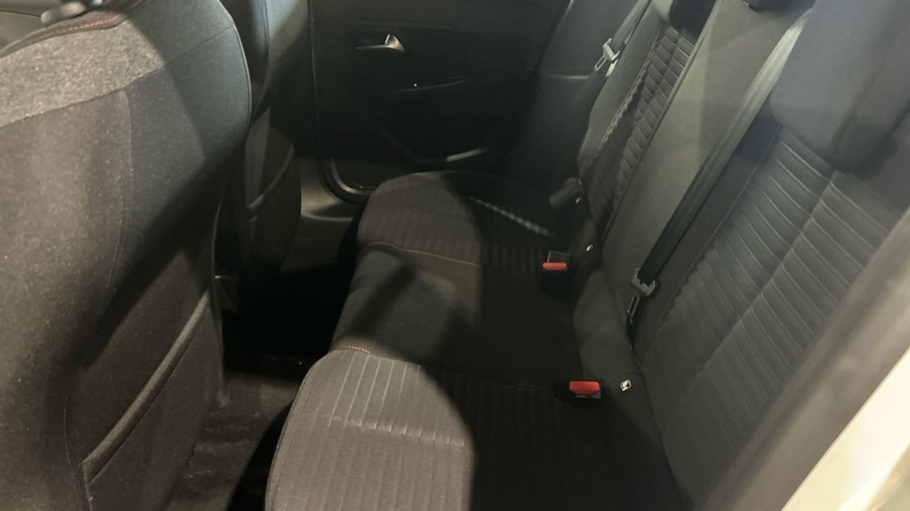 Foto Peugeot 208 12