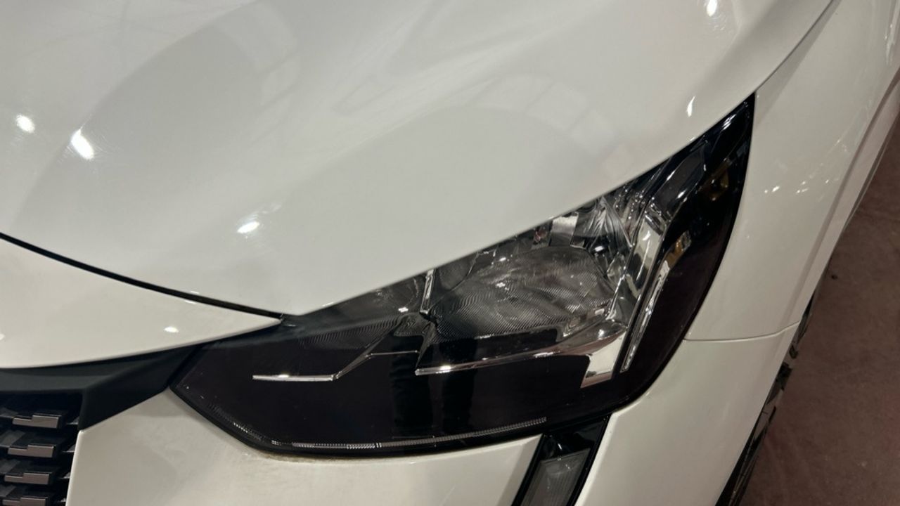 Foto Peugeot 208 16
