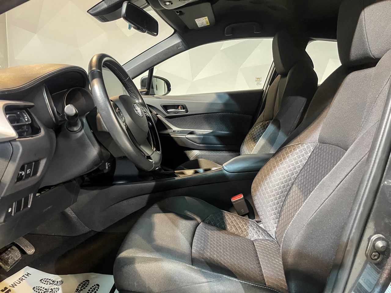 Foto Toyota C-HR 15