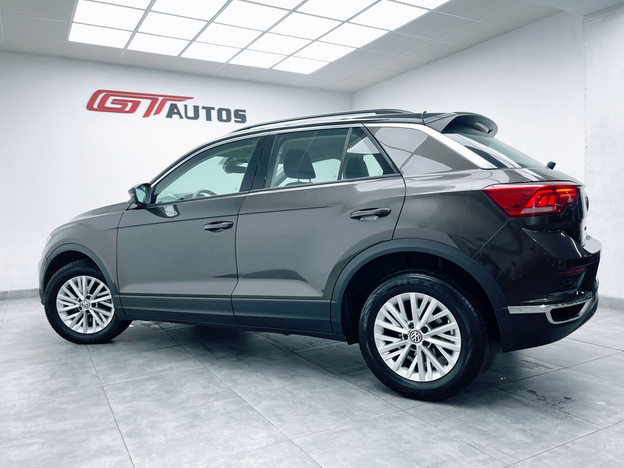 Foto Volkswagen T-Roc 25