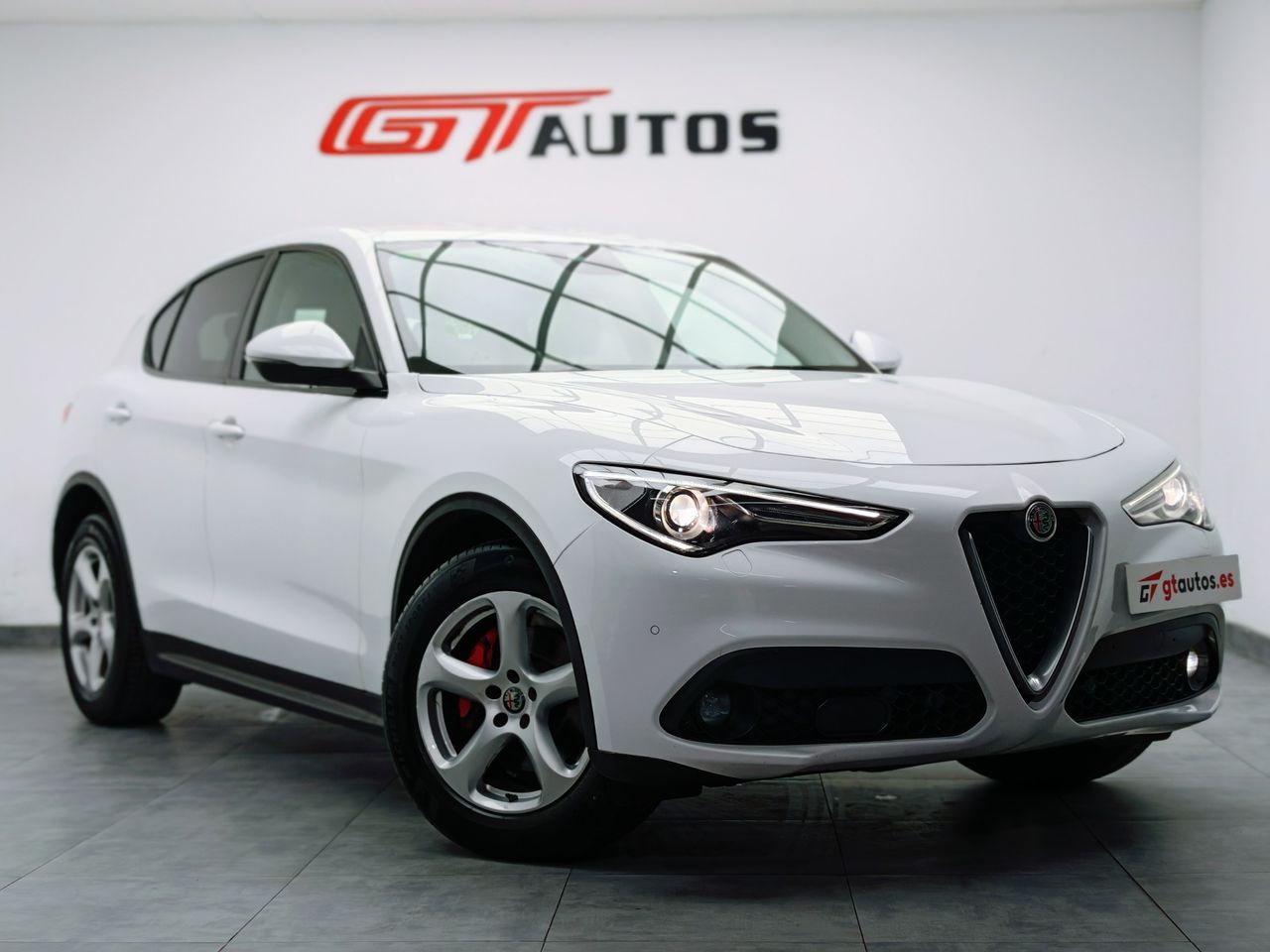 Foto Alfa Romeo Stelvio 1