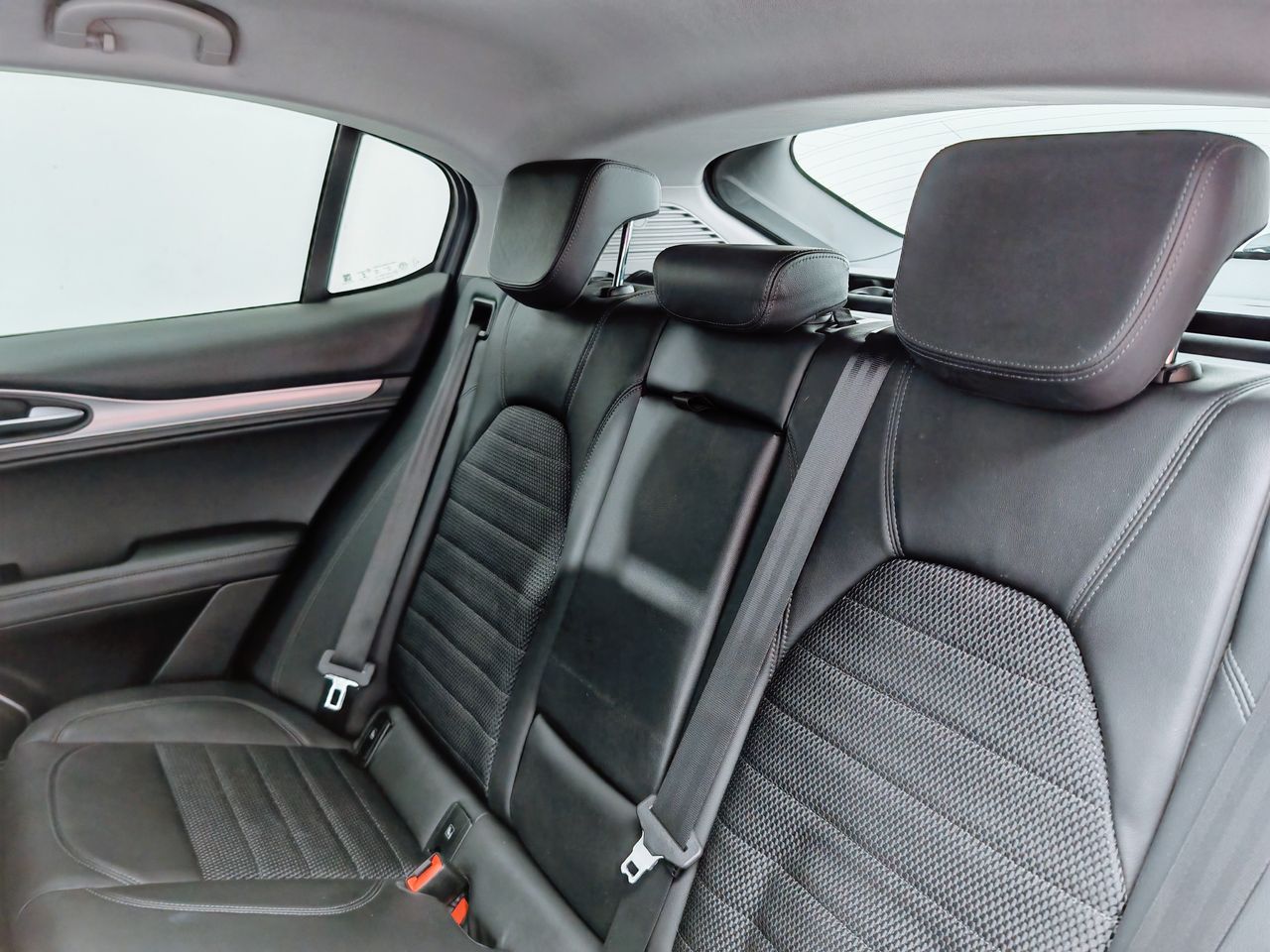 Foto Alfa Romeo Stelvio 28