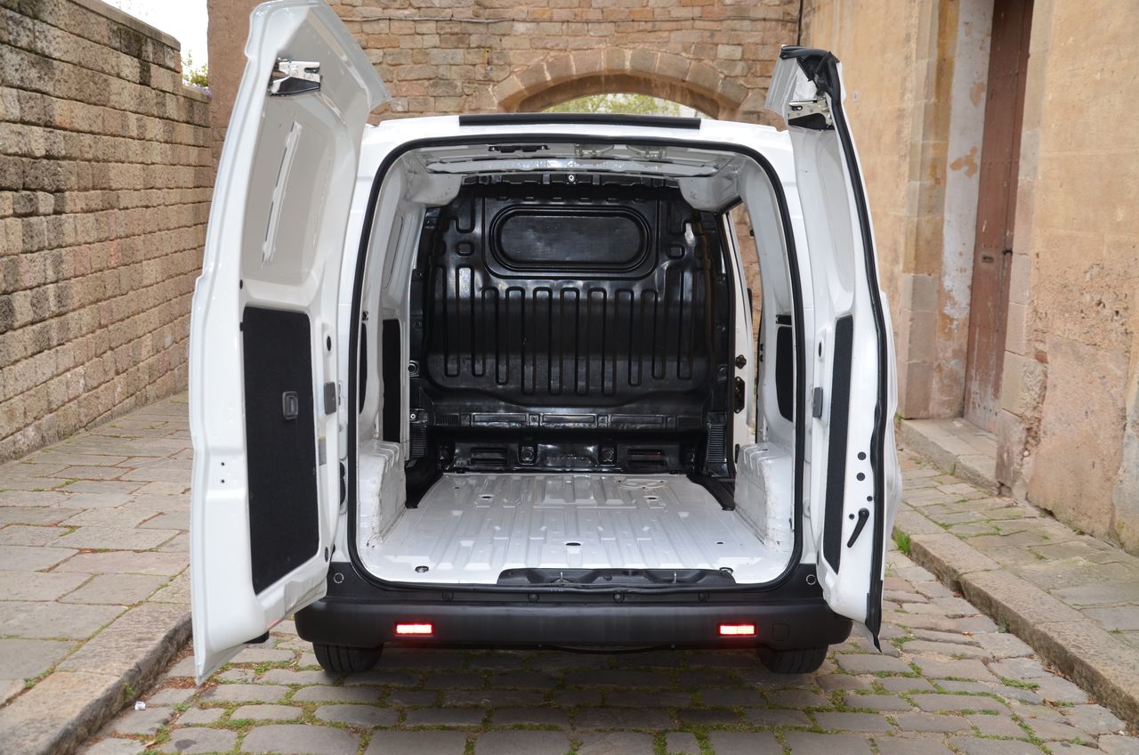 Foto Nissan e-NV200 11