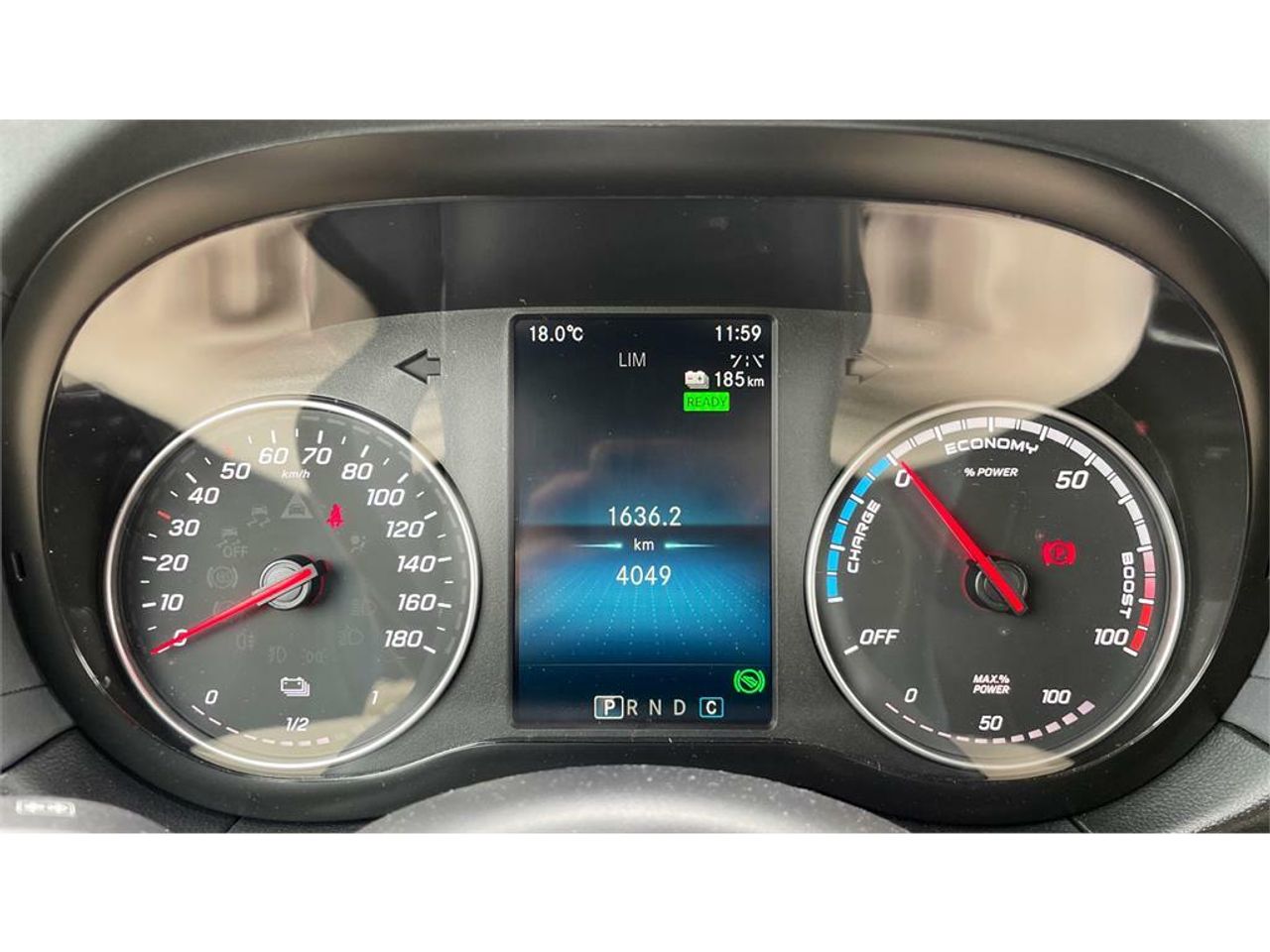 Foto Mercedes-Benz EQT 5