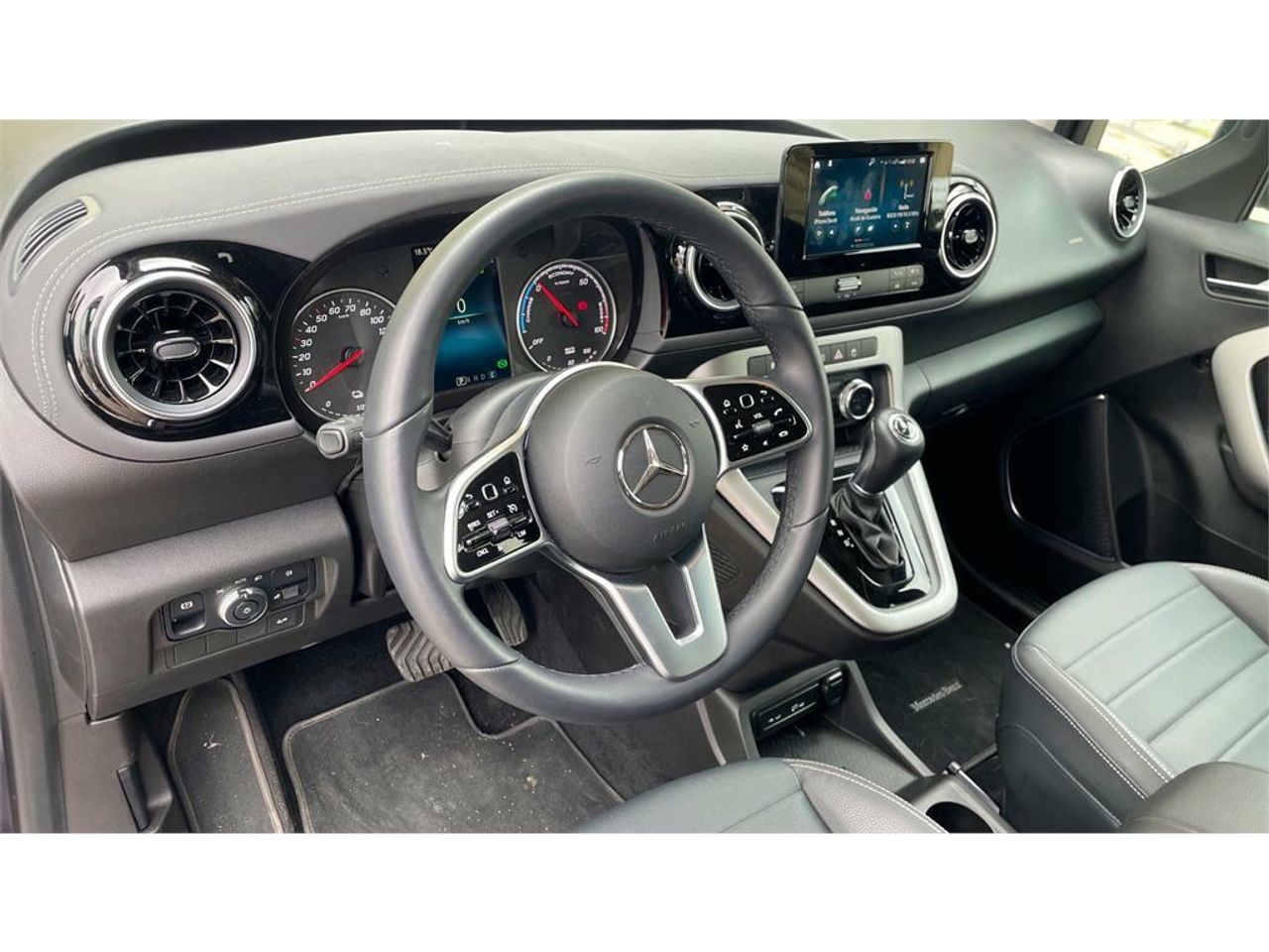 Foto Mercedes-Benz EQT 6