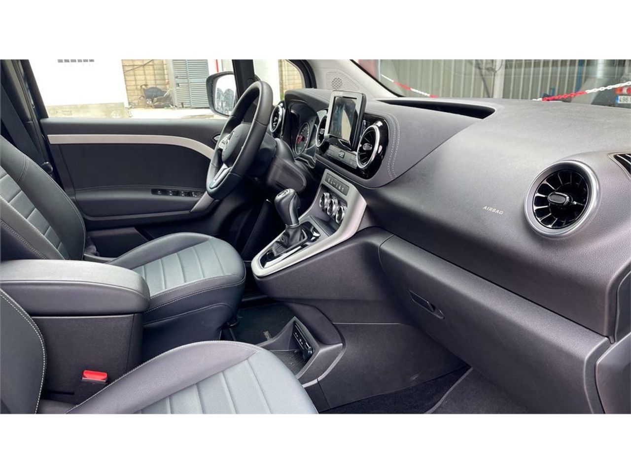 Foto Mercedes-Benz EQT 8