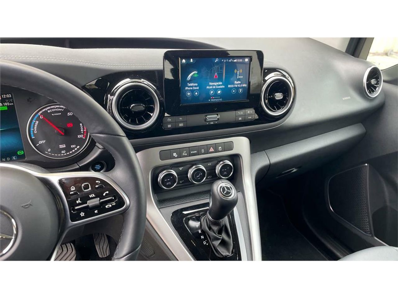 Foto Mercedes-Benz EQT 10