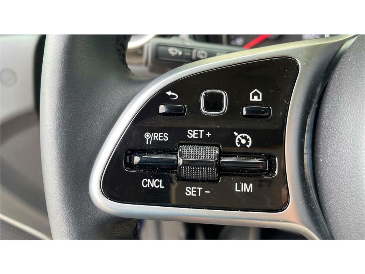 Foto Mercedes-Benz EQT 13