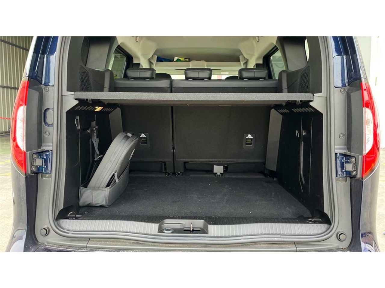 Foto Mercedes-Benz EQT 21
