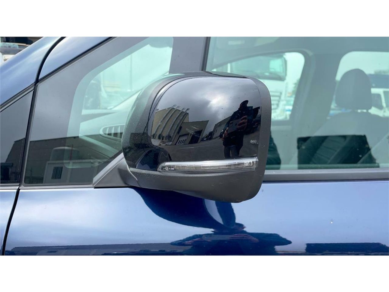Foto Mercedes-Benz EQT 24