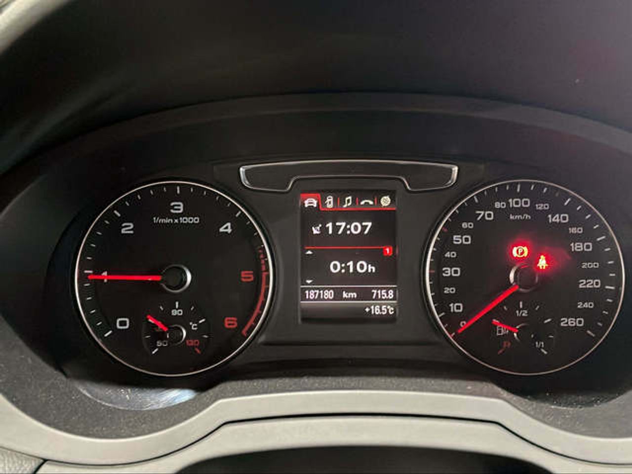 Foto Audi Q3 8