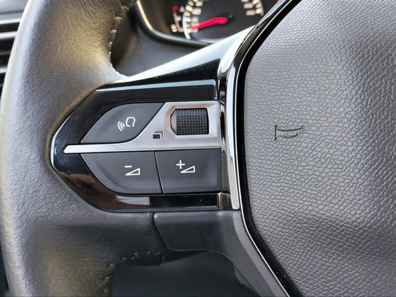 Foto Peugeot 208 18